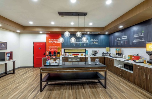 Cleburne Hotel | Hampton Inn & Suites Cleburne