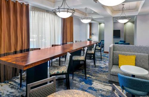 Country Club Plaza Area Hotel | Hampton Inn & Suites Country Club Plaza