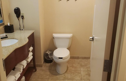 Englewood Hotel | Hampton Inn & Suites Dayton-Airport