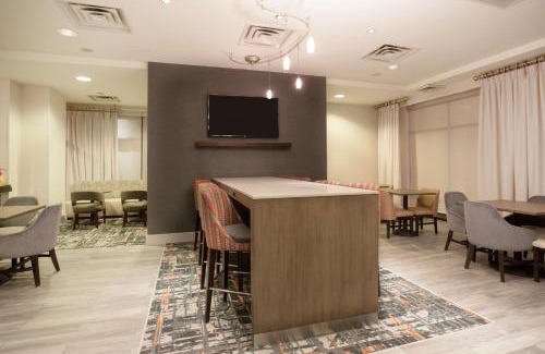 Uptown Hotel | Hampton Inn & Suites Denver-Downtown
