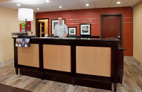 Dickinson Hotel | Hampton Inn & Suites Dickinson ND