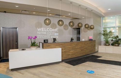 Erie Hotel | Hampton Inn & Suites Erie Bayfront