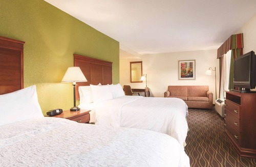 Greenfield Hotel | Hampton Inn & Suites Greenfield
