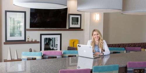 Knoxville Hotel | Hampton Inn & Suites - Knoxville Papermill Drive, TN