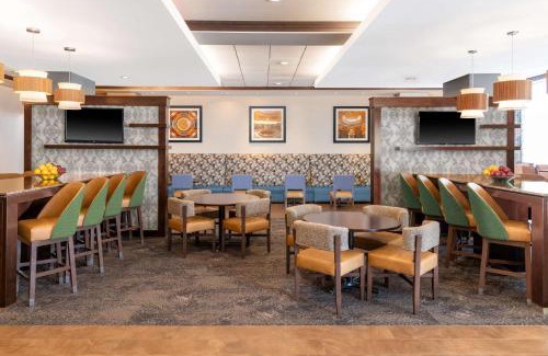 Madison Hotel | Hampton Inn & Suites Madison Downtown