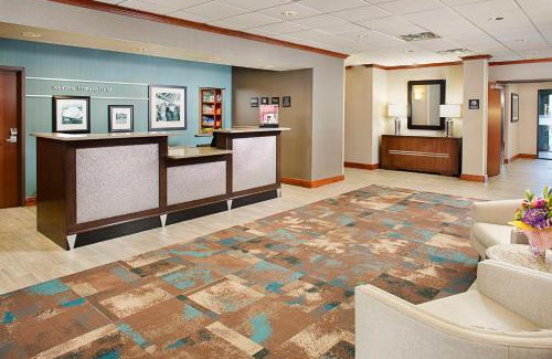 South Arlington Hotel | Hampton Inn & Suites - Mansfield