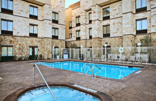 South Arlington Hotel | Hampton Inn & Suites - Mansfield
