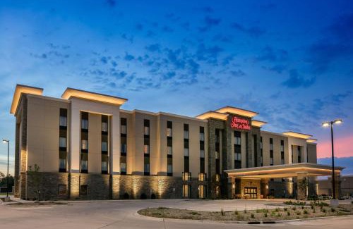 Mason City Hotel | Hampton Inn & Suites Mason City, IA