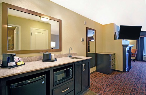 Franklin Hotel | Hampton Inn & Suites Milwaukee/Franklin