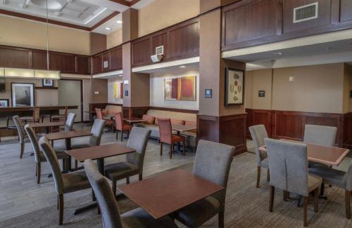 Norfolk - Virginia Beach Hotel | Hampton Inn & Suites Norfolk-Airport