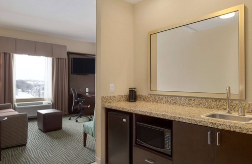 Parkersburg Hotel | Hampton Inn & Suites Parkersburg Downtown