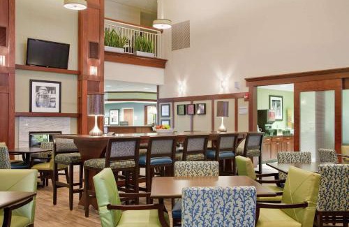 Warwick Hotel | Hampton Inn & Suites Providence-Warwick Airport