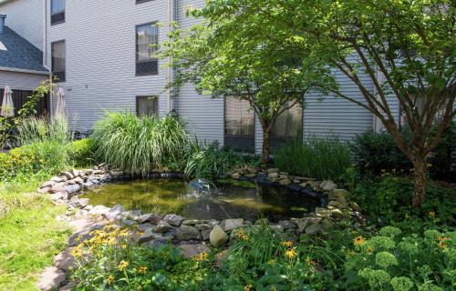 Victor Hotel | Hampton Inn & Suites Rochester/Victor