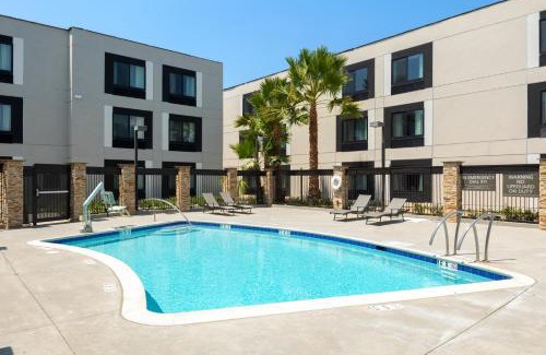 Midway District Hotel | Hampton Inn & Suites San Diego Seaworld