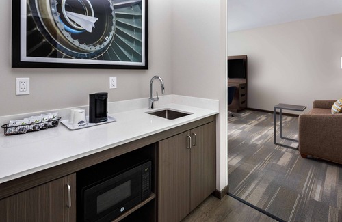 San Diego Hotel | Hampton Inn & Suites San Diego Airport Liberty Station