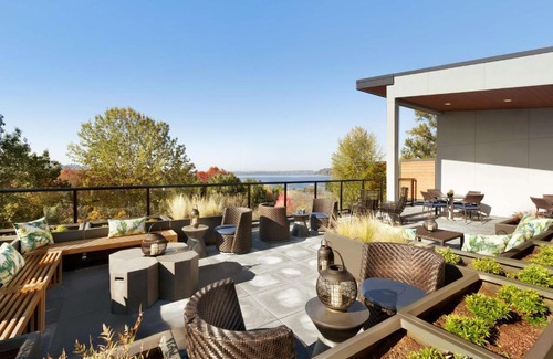 Renton Hotel | Hampton Inn & Suites Seattle/Renton, Wa