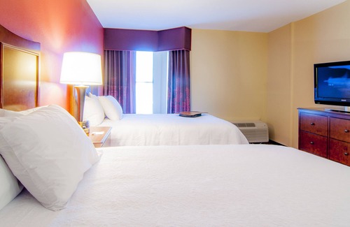 Bearss Plaza Hotel | Hampton Inn & Suites Tampa-North