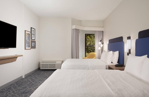 Bearss Plaza Hotel | Hampton Inn & Suites Tampa-North