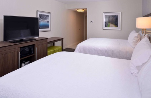 East Greenbush Hotel | Hampton Inn & Suites Albany-East Greenbush
