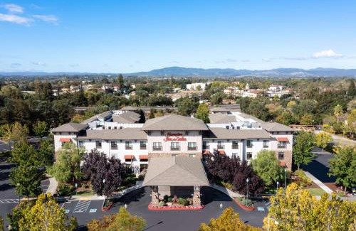 Windsor Hotel | Hampton Inn & Suites Windsor-Sonoma Wine Country