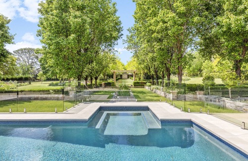 Arcadia Cottage | Hampton's Cottage with a Pool Close To Sydney