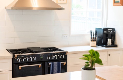 Mollymook House | Hamptons charm at Nantucket in Mollymook