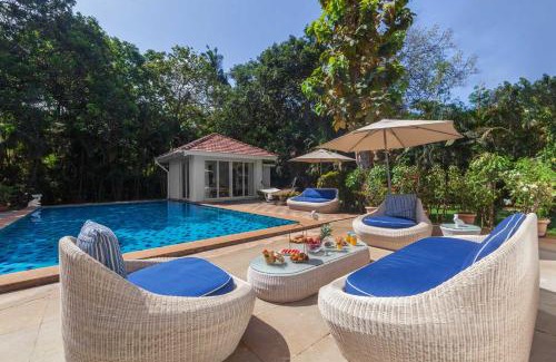 Awas Villa | Hamptons Charm by StayVista Luxury 5BR with Pool, lawn & table tennis