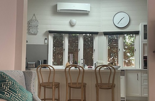 Sandringham House | Hamptons vibe. Iconic Village, Train, Beach, Bars/Restaurants a 5 Minute walk!