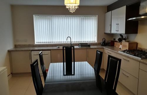 Stonnall House | HAMS REST PLACE - Strictly Only ONE GUEST ALLOWED IN ONE ROOM A SECOND ACCOMPANYING PERSON WILL NOT BE ALLOWED INTO THE PROPERTY