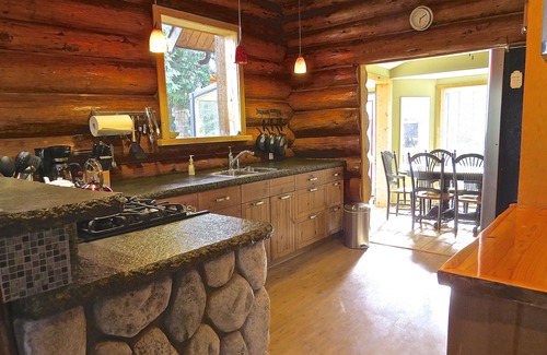 Otter Point Cabin | Handsome Dan's at Otter Point