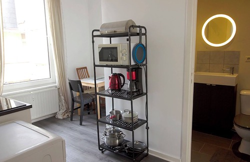 Helmet Apartment | Handy Studio near Naton