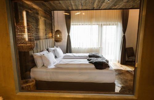 Campulung Moldovenesc Hotel | HANUL BUCOVINEI