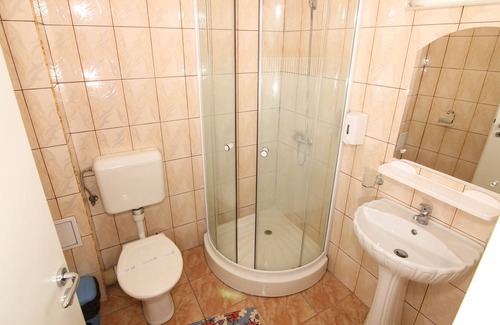 Predeal Apartment | HANUL COTUL DONULUI- Triple Room