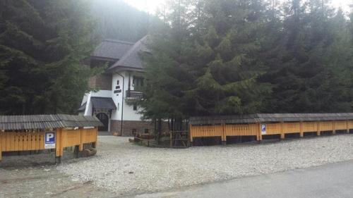 Obarsia Lotrului Hotel | Hanul Haiducilor