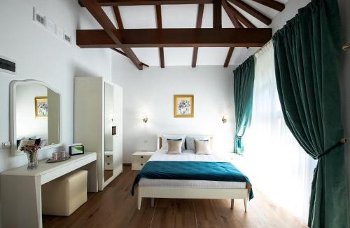 Roman House | Hanul Marioarei