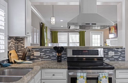 Hapeville House | Hapeville Haven is just 7 mins from Hartsfield Jackson International Airport.