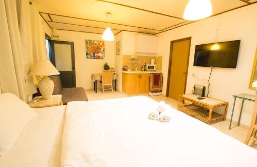 Ein Tamar Cabin | Hapinukim Shel Rozi