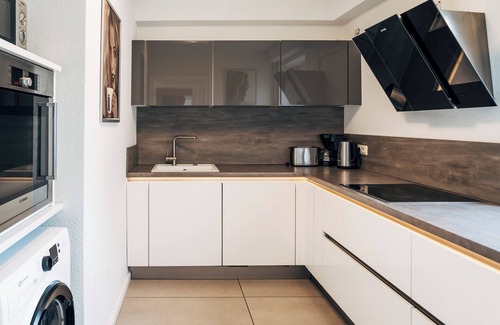 Murwik Apartment | Happiness has six letters: EAST SEA