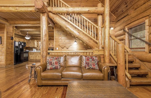 Black Bear Falls Cabin | Happy Bear: Perfect Cabin to Keep the Whole Family Happy, Only Minutes from Downtown Gatlinburg!