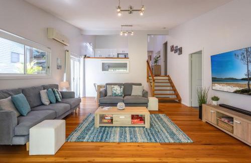 Smiths Lake House | Happy Daze