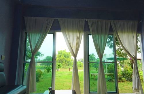 Doem Bang Nang Buat Hotel | Happy Hamlets Resort