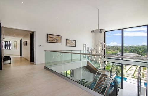Discovery Bay Villa | Happy Hour - Luxury Villa