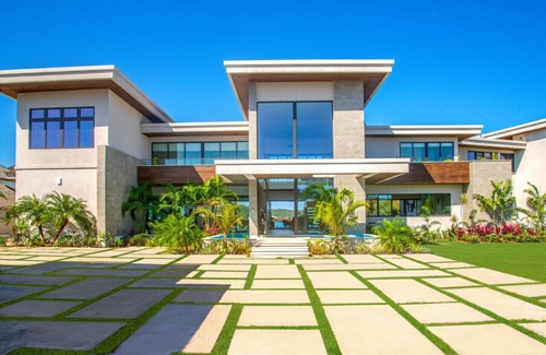 Discovery Bay Villa | Happy Hour - Luxury Villa