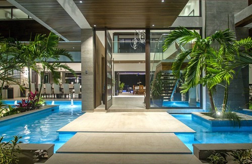 Discovery Bay Villa | Happy Hour - Luxury Villa