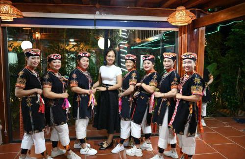 Ngoi Tu Hotel | Happy House Homestay