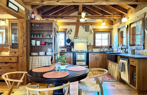Fort Worth Cabin | Happy Oaks Cabin Retreat on stunning acreage with trees, ponds, walking trails.