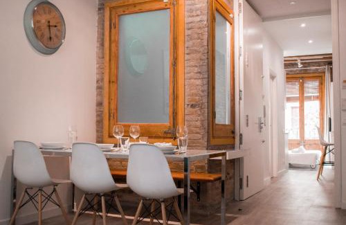 La Sagrada Familia Apartment | Happy People Sagrada Familia Apartments