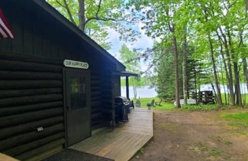Spooner Cabin | Happy Shores Log Cabin on Spooner Lake