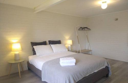 Garran House | Happy Spacious Home nr Canberra Hospital