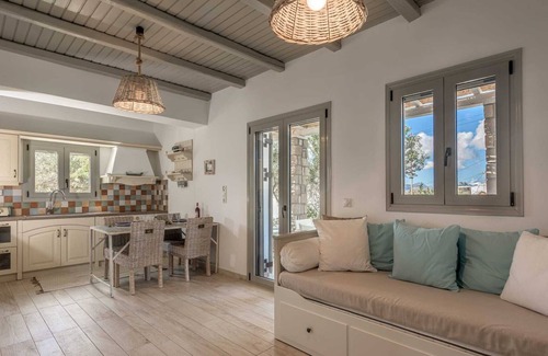 Adamas House | Happy Stay Apartment